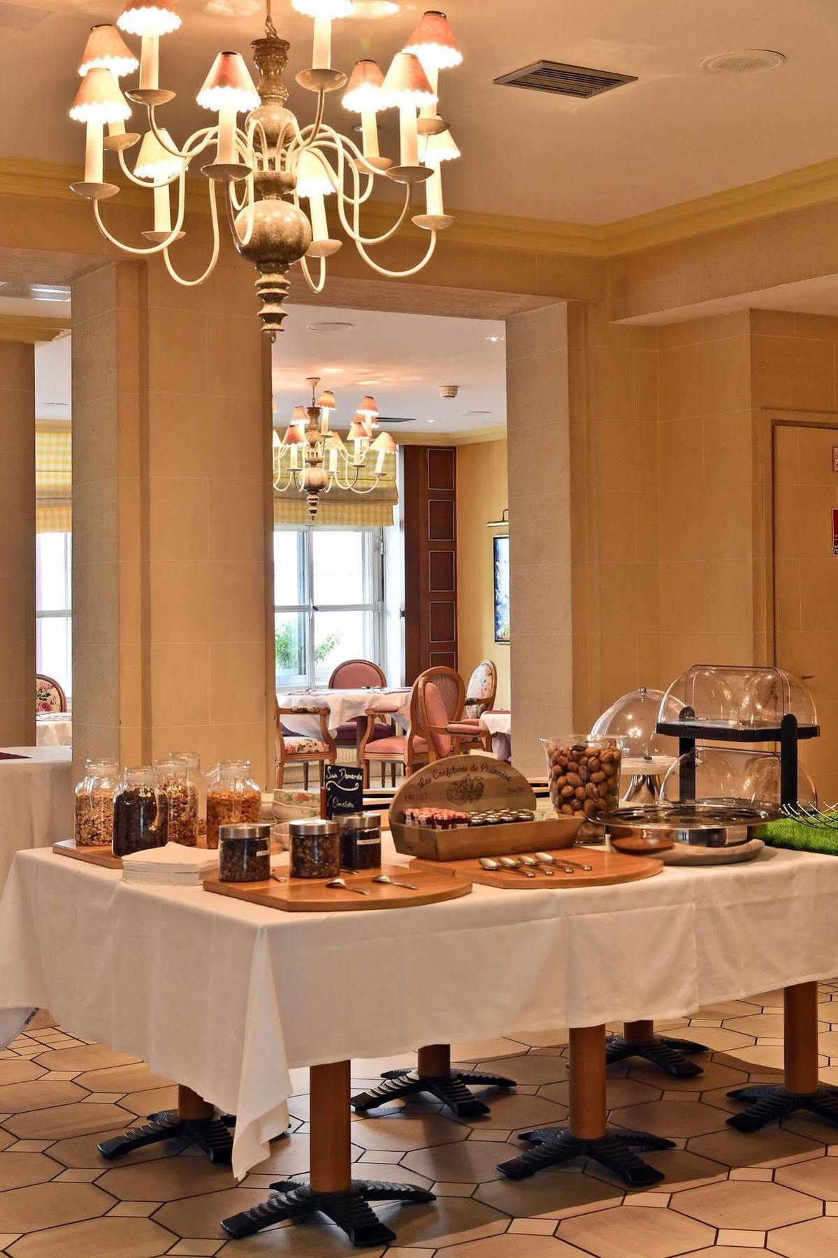 Le Grand Hotel 생캉탱 외부 사진